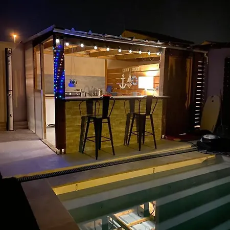 Jolie Climatisee Piscine Parking פרפיניין